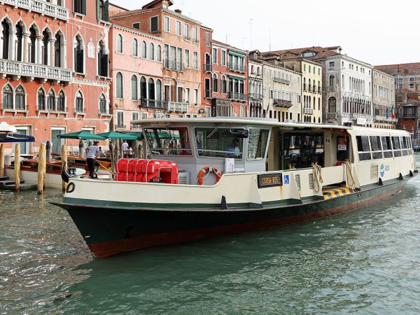 Dentista a Venezia vaporetto_Marc Ryckaert